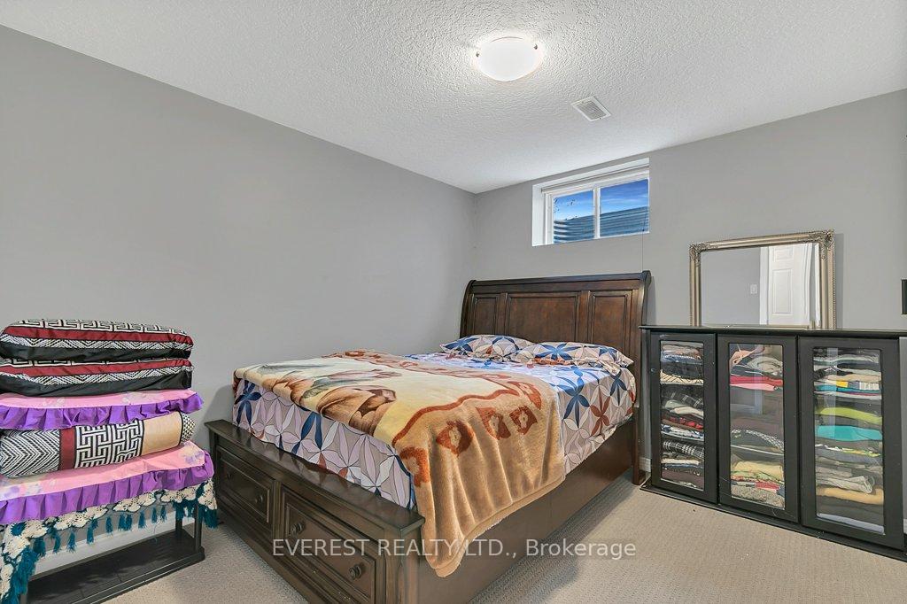 Photo 17 of 213 Erinbrook Drive, Kitchener — HOMEH