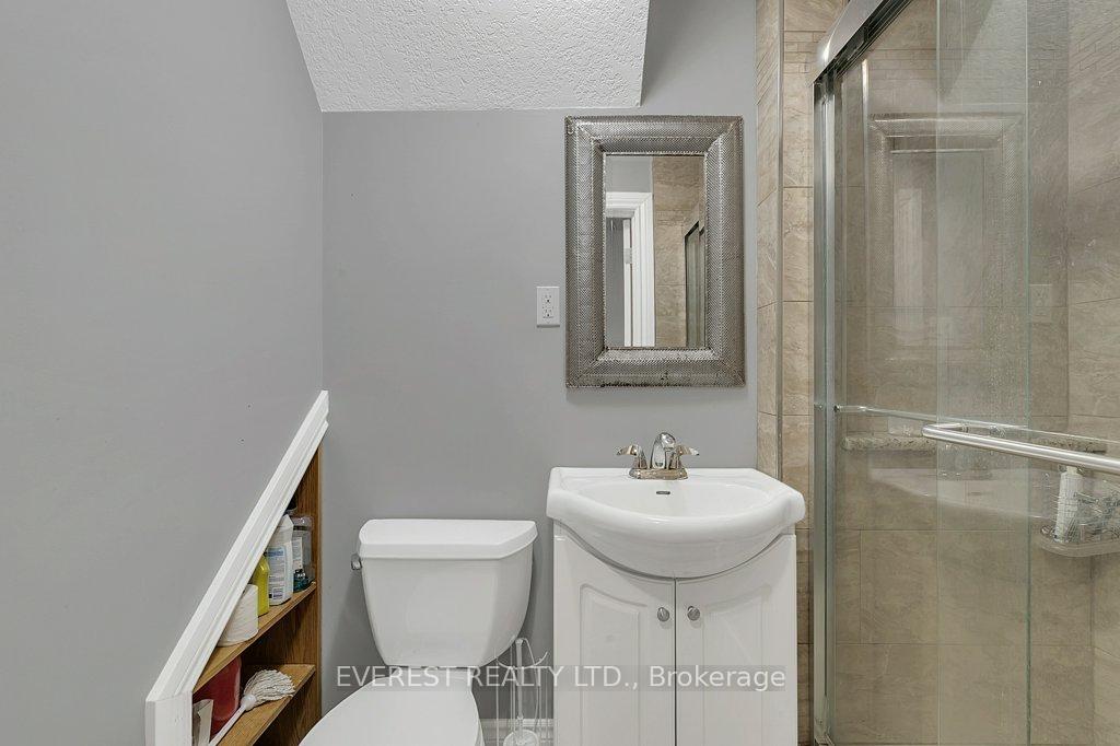 Photo 18 of 213 Erinbrook Drive, Kitchener — HOMEH