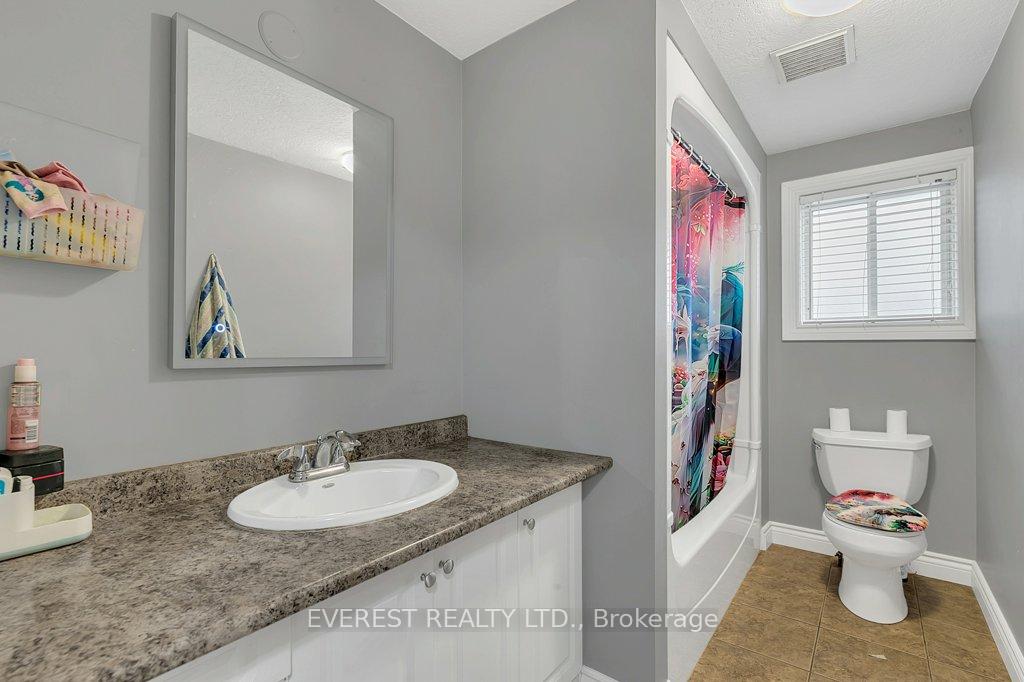 Photo 21 of 213 Erinbrook Drive, Kitchener — HOMEH