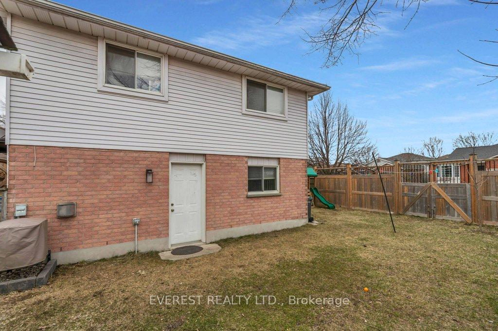 Photo 26 of 213 Erinbrook Drive, Kitchener — HOMEH