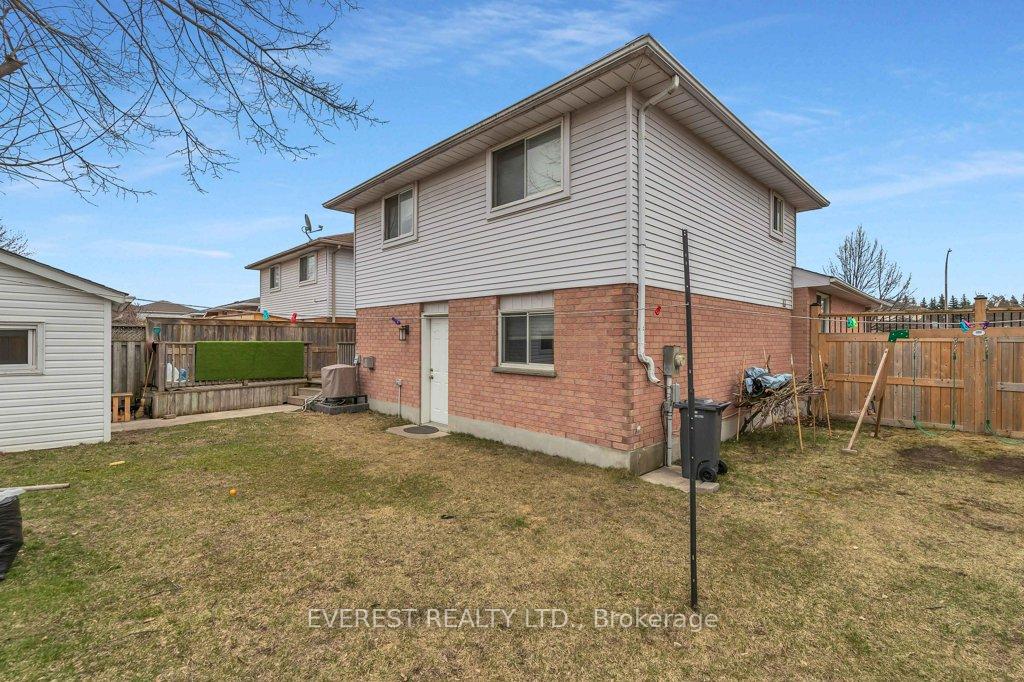 Photo 28 of 213 Erinbrook Drive, Kitchener — HOMEH