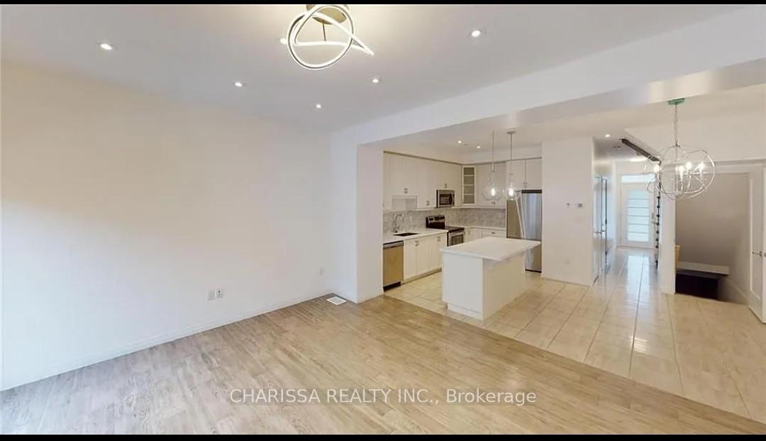 Photo 4 of 30 Greenwich Avenue, Hamilton, Stoney Creek — HOMEH