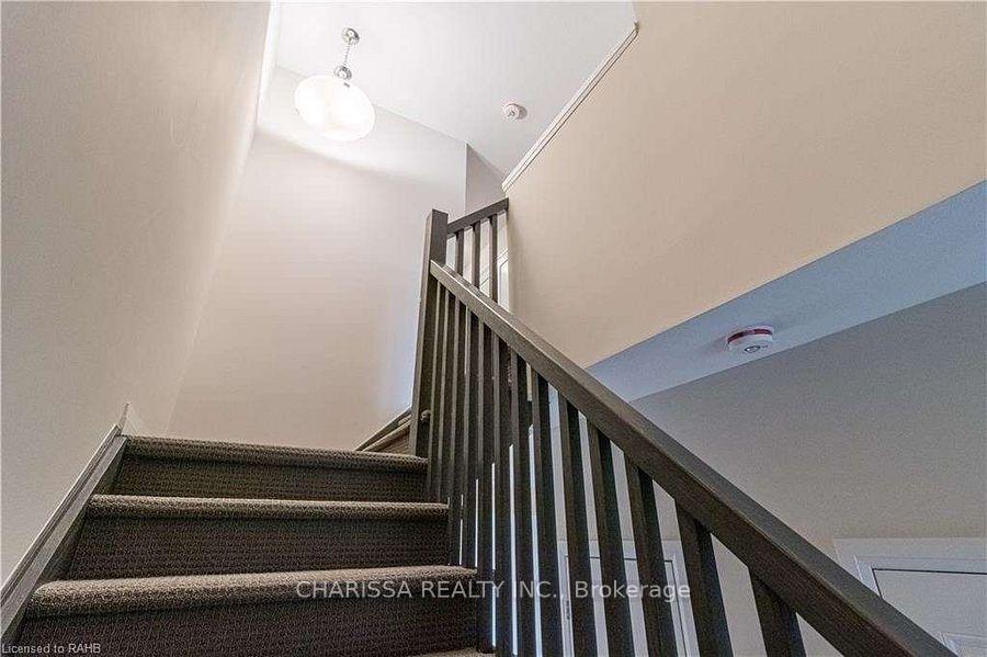 Photo 6 of 30 Greenwich Avenue, Hamilton, Stoney Creek — HOMEH