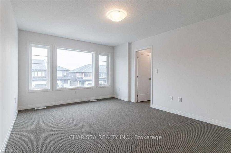 Photo 7 of 30 Greenwich Avenue, Hamilton, Stoney Creek — HOMEH