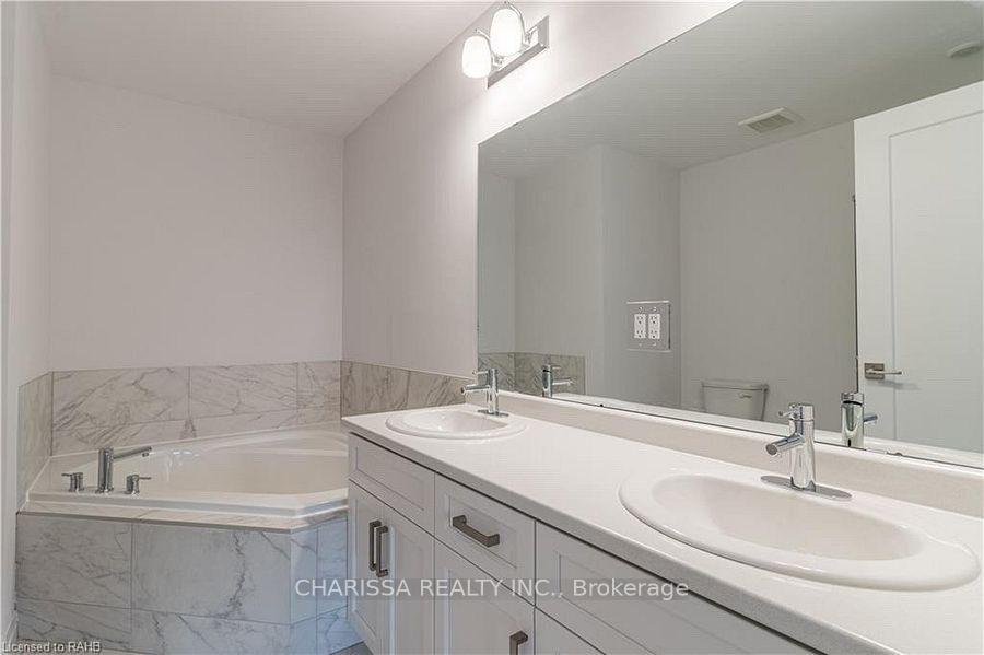 Photo 9 of 30 Greenwich Avenue, Hamilton, Stoney Creek — HOMEH