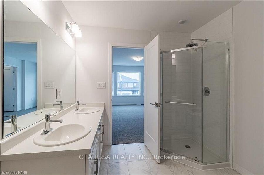 Photo 10 of 30 Greenwich Avenue, Hamilton, Stoney Creek — HOMEH