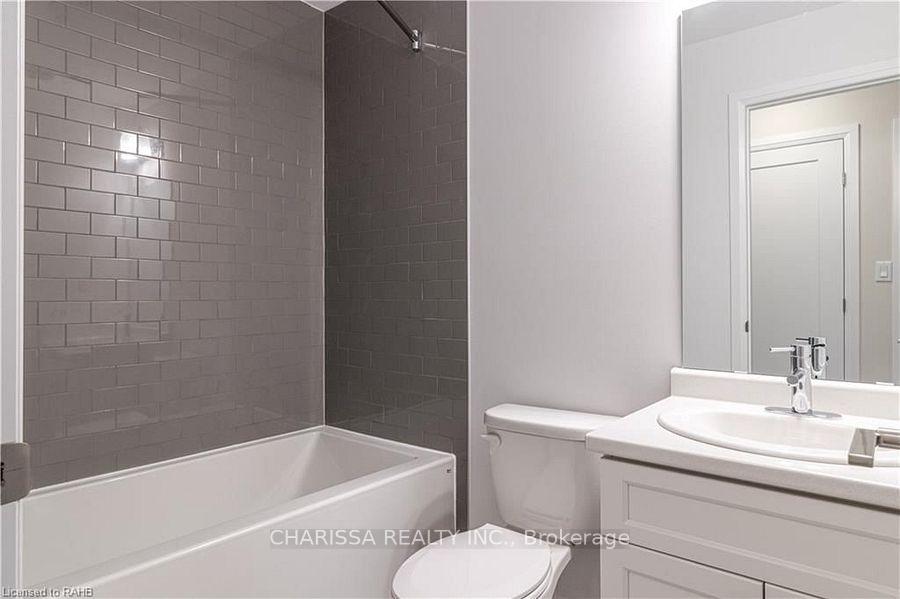 Photo 13 of 30 Greenwich Avenue, Hamilton, Stoney Creek — HOMEH