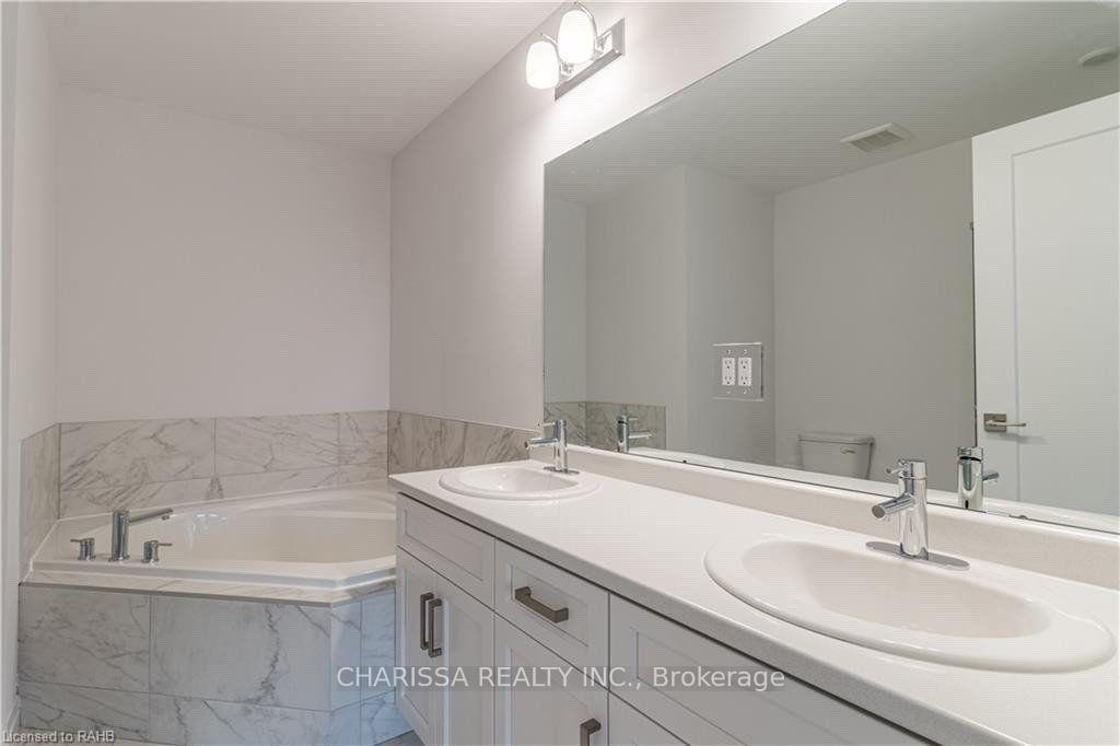 Photo 19 of 30 Greenwich Avenue, Hamilton, Stoney Creek — HOMEH
