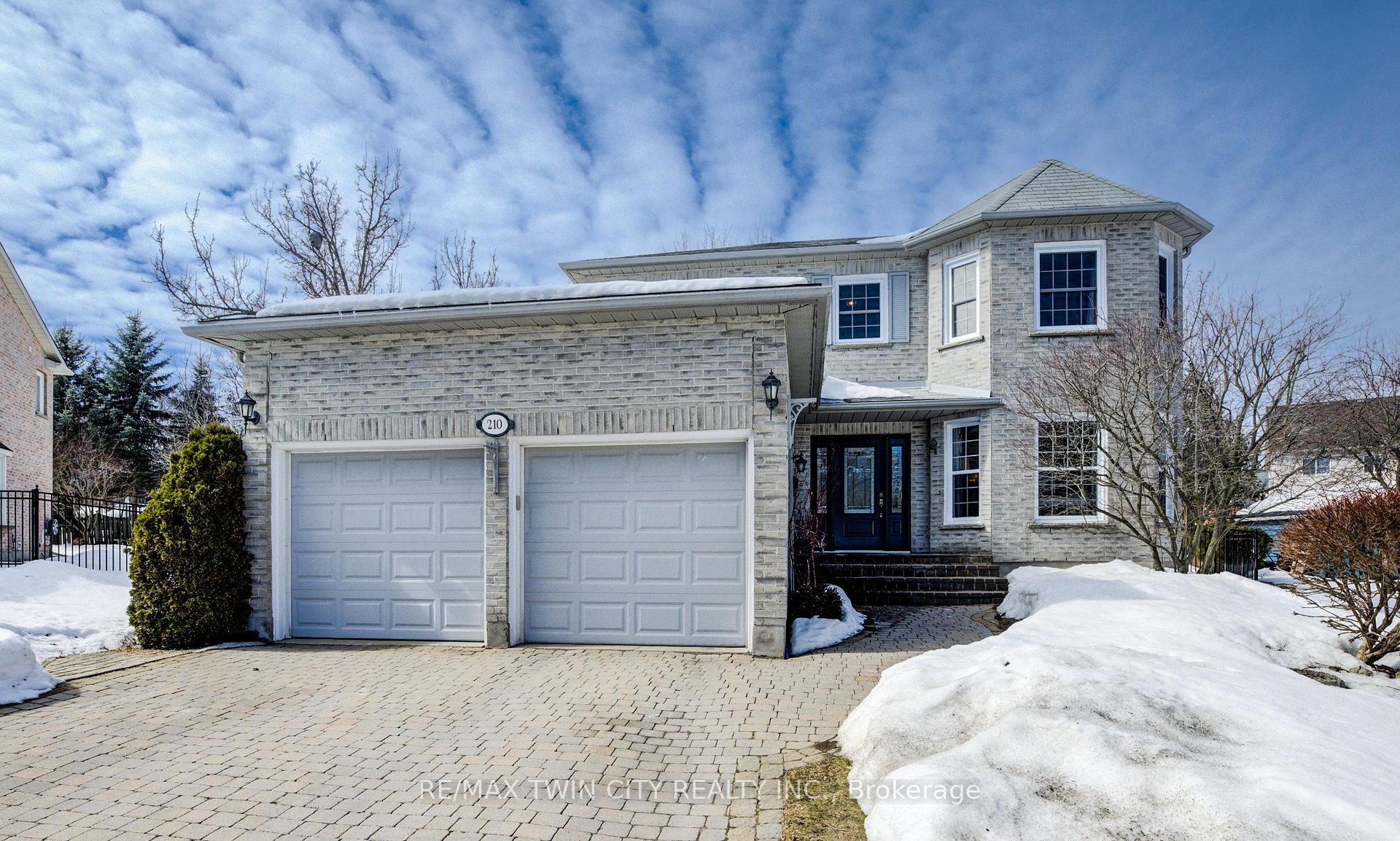 Photo 1 of 210 Greengable Court, Kitchener — HOMEH