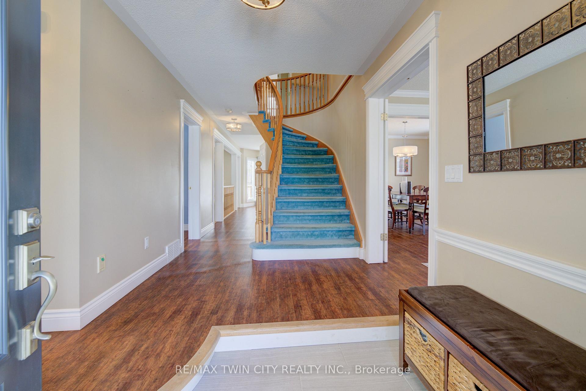 Photo 2 of 210 Greengable Court, Kitchener — HOMEH