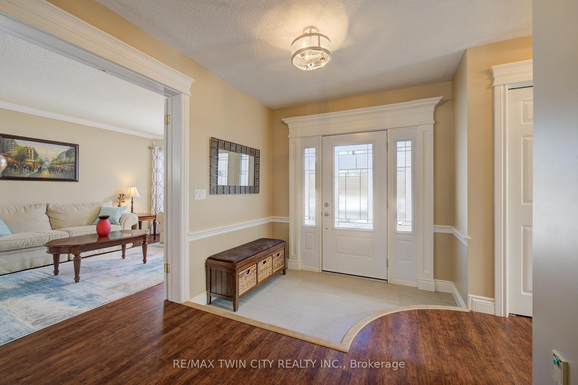 Photo 4 of 210 Greengable Court, Kitchener — HOMEH