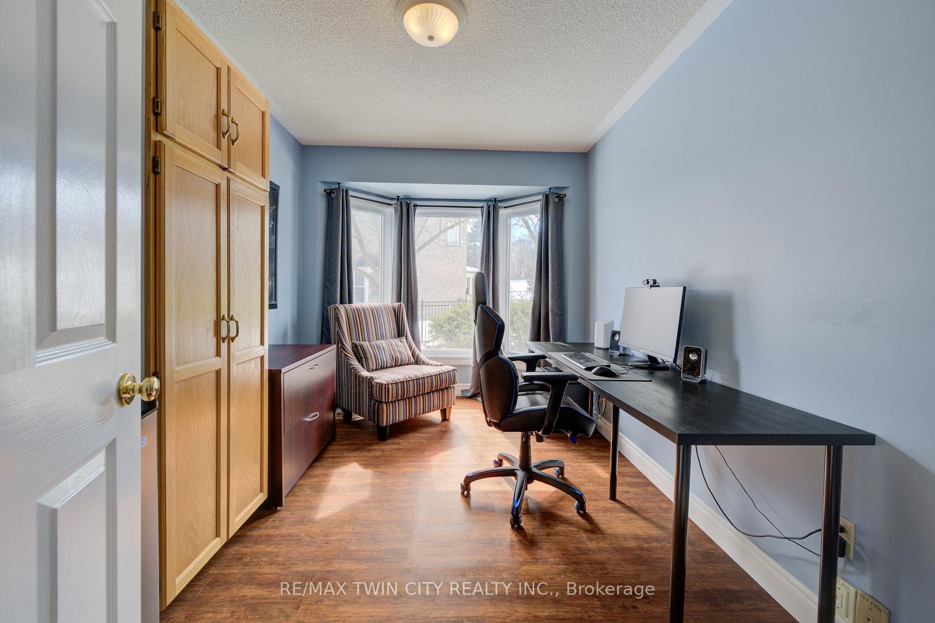 Photo 6 of 210 Greengable Court, Kitchener — HOMEH