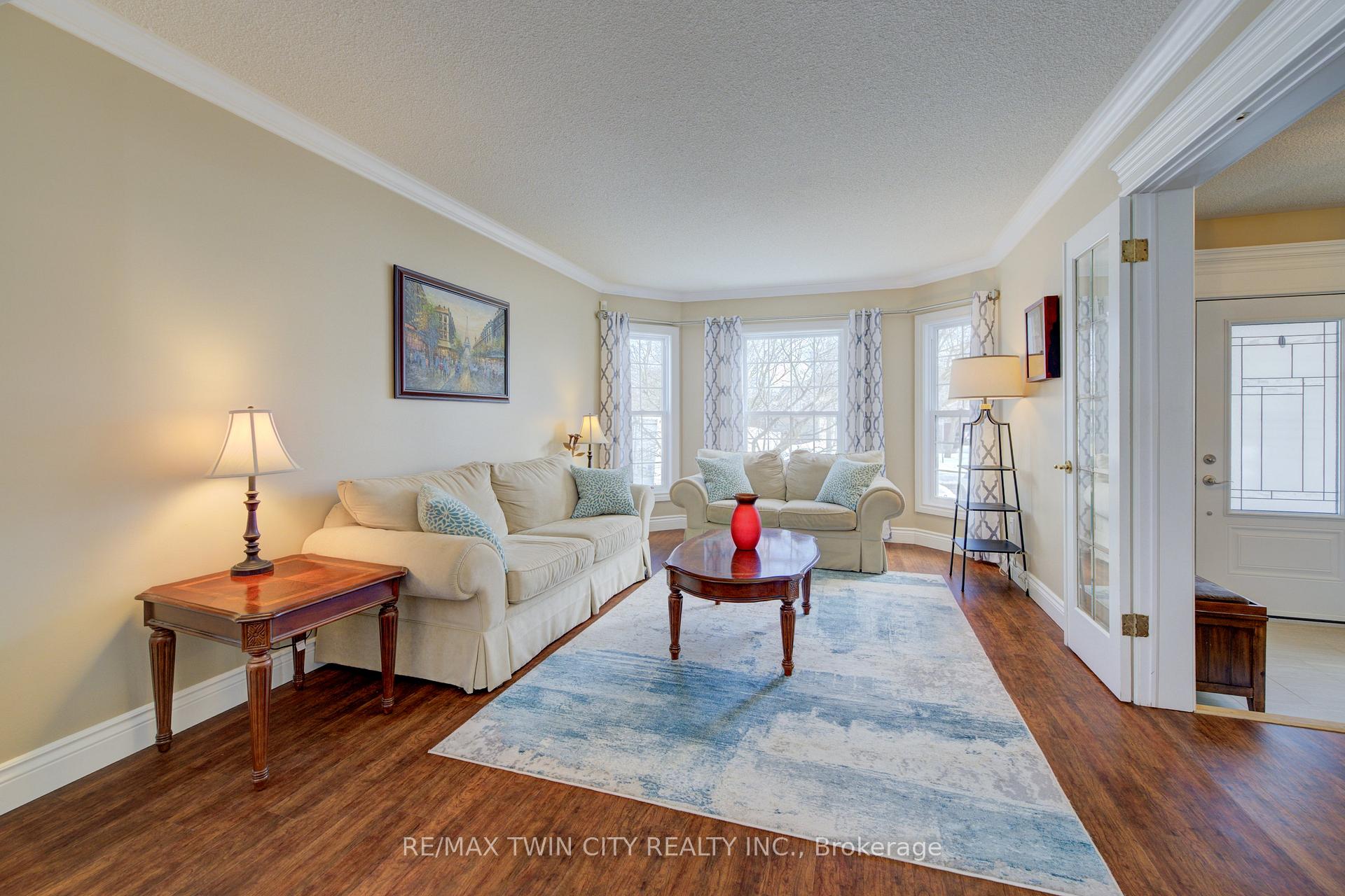 Photo 14 of 210 Greengable Court, Kitchener — HOMEH