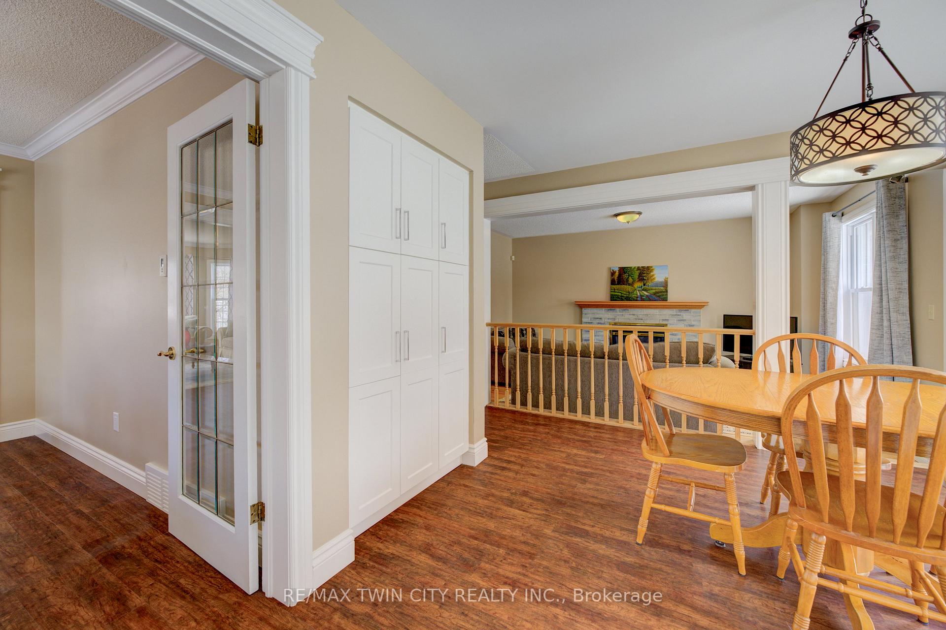 Photo 15 of 210 Greengable Court, Kitchener — HOMEH