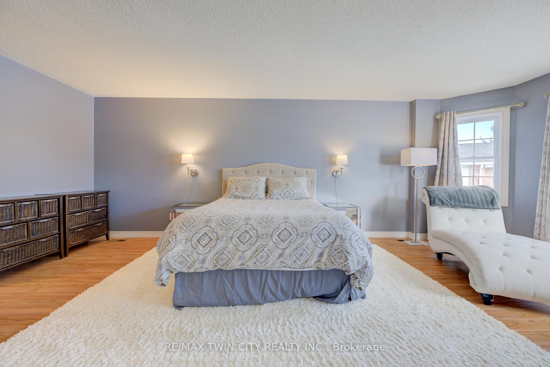 Photo 18 of 210 Greengable Court, Kitchener — HOMEH