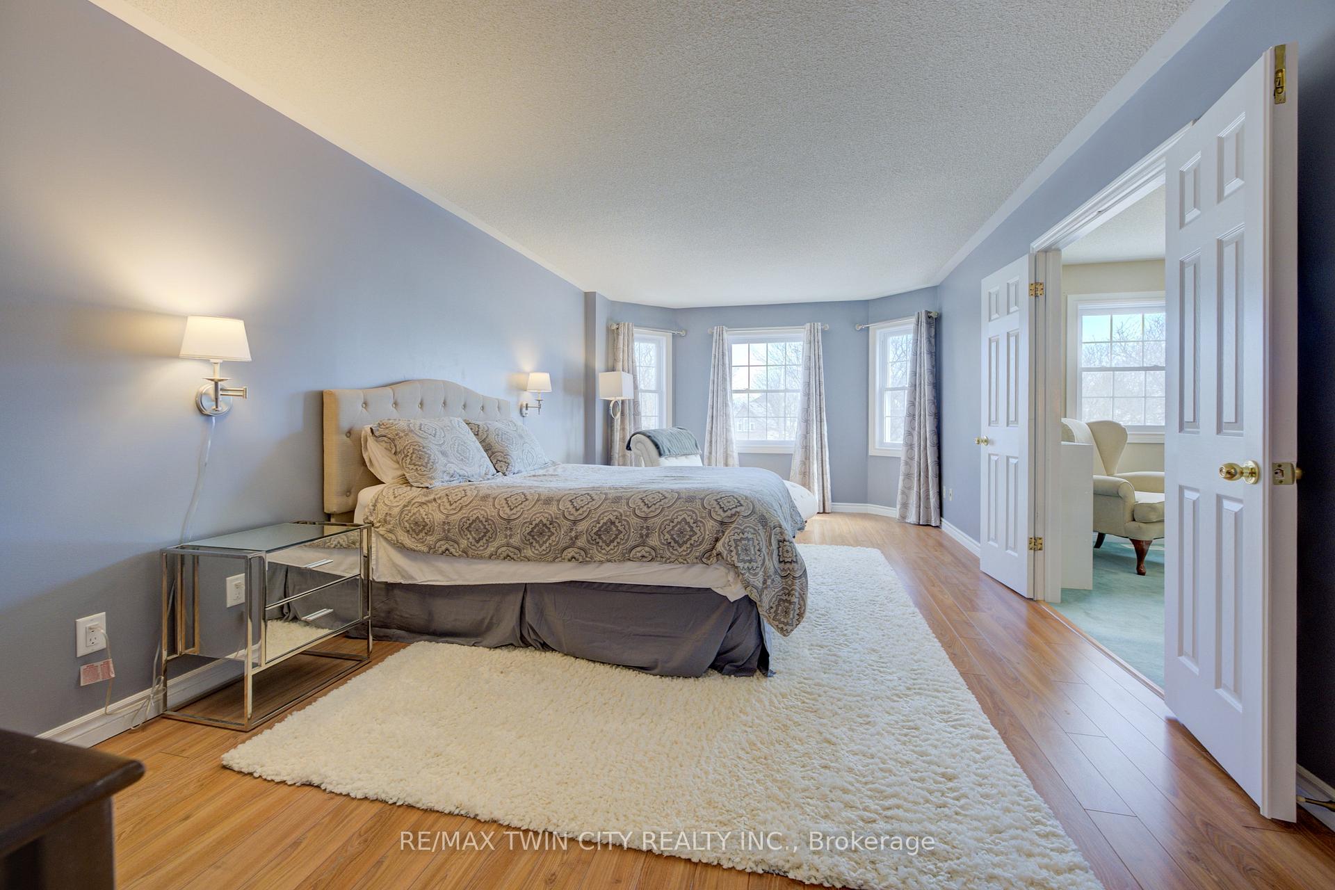 Photo 20 of 210 Greengable Court, Kitchener — HOMEH