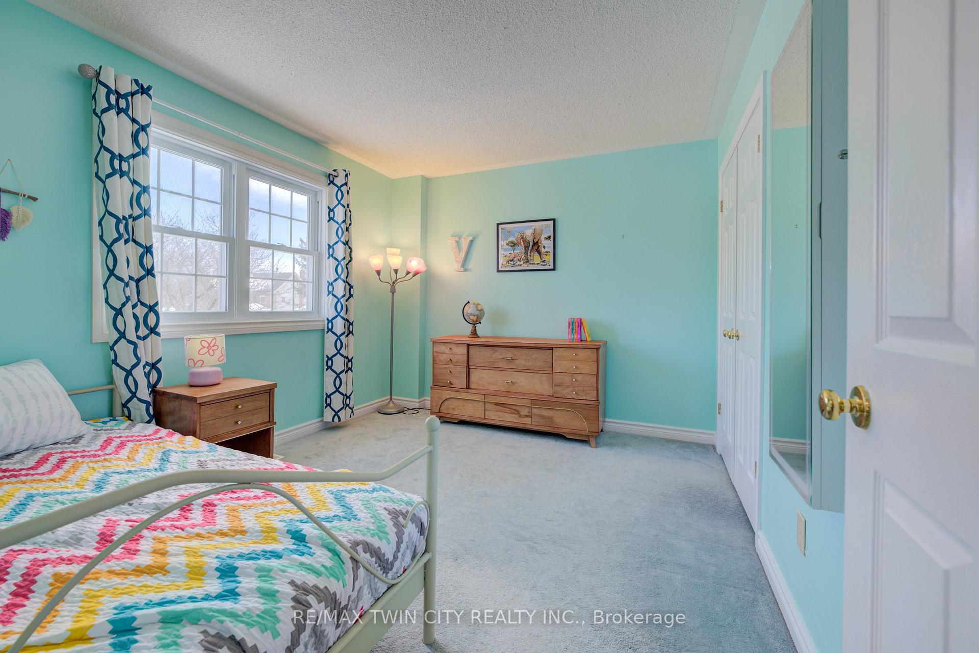 Photo 23 of 210 Greengable Court, Kitchener — HOMEH