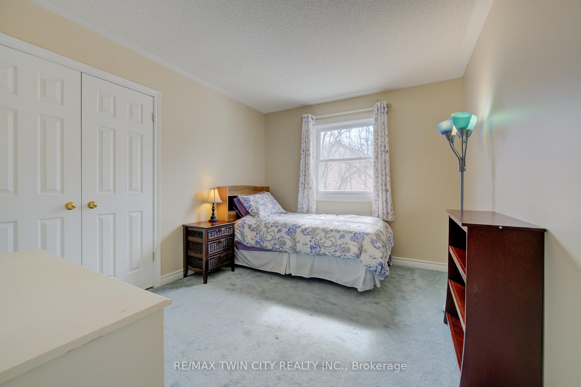 Photo 24 of 210 Greengable Court, Kitchener — HOMEH