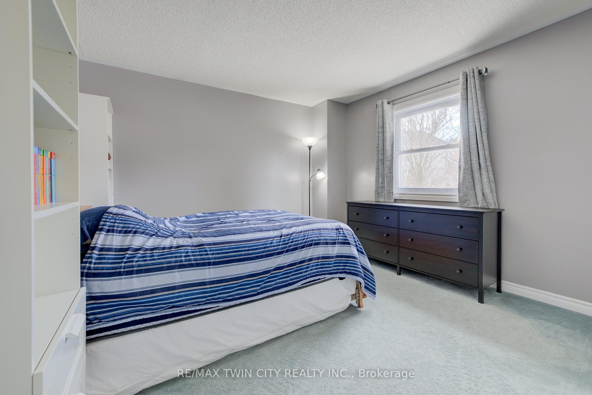 Photo 25 of 210 Greengable Court, Kitchener — HOMEH