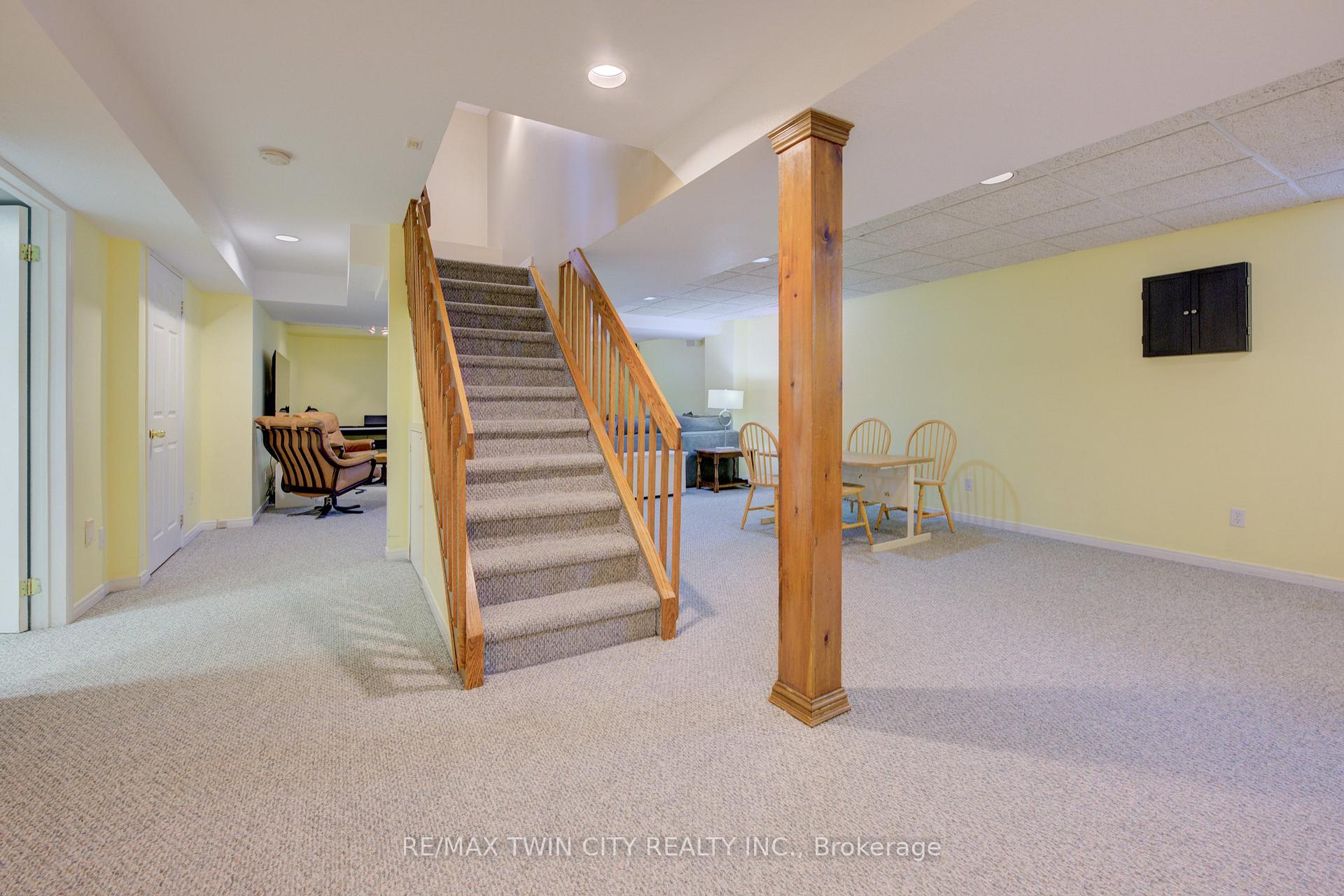 Photo 27 of 210 Greengable Court, Kitchener — HOMEH