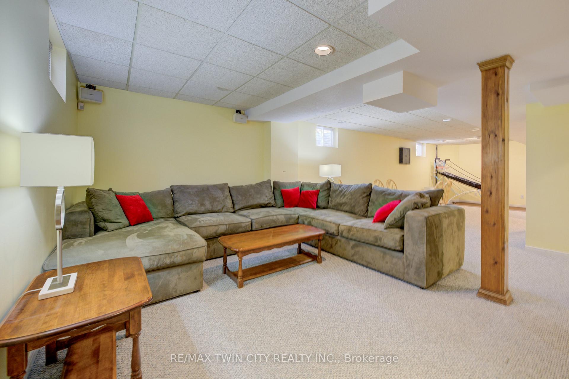 Photo 28 of 210 Greengable Court, Kitchener — HOMEH