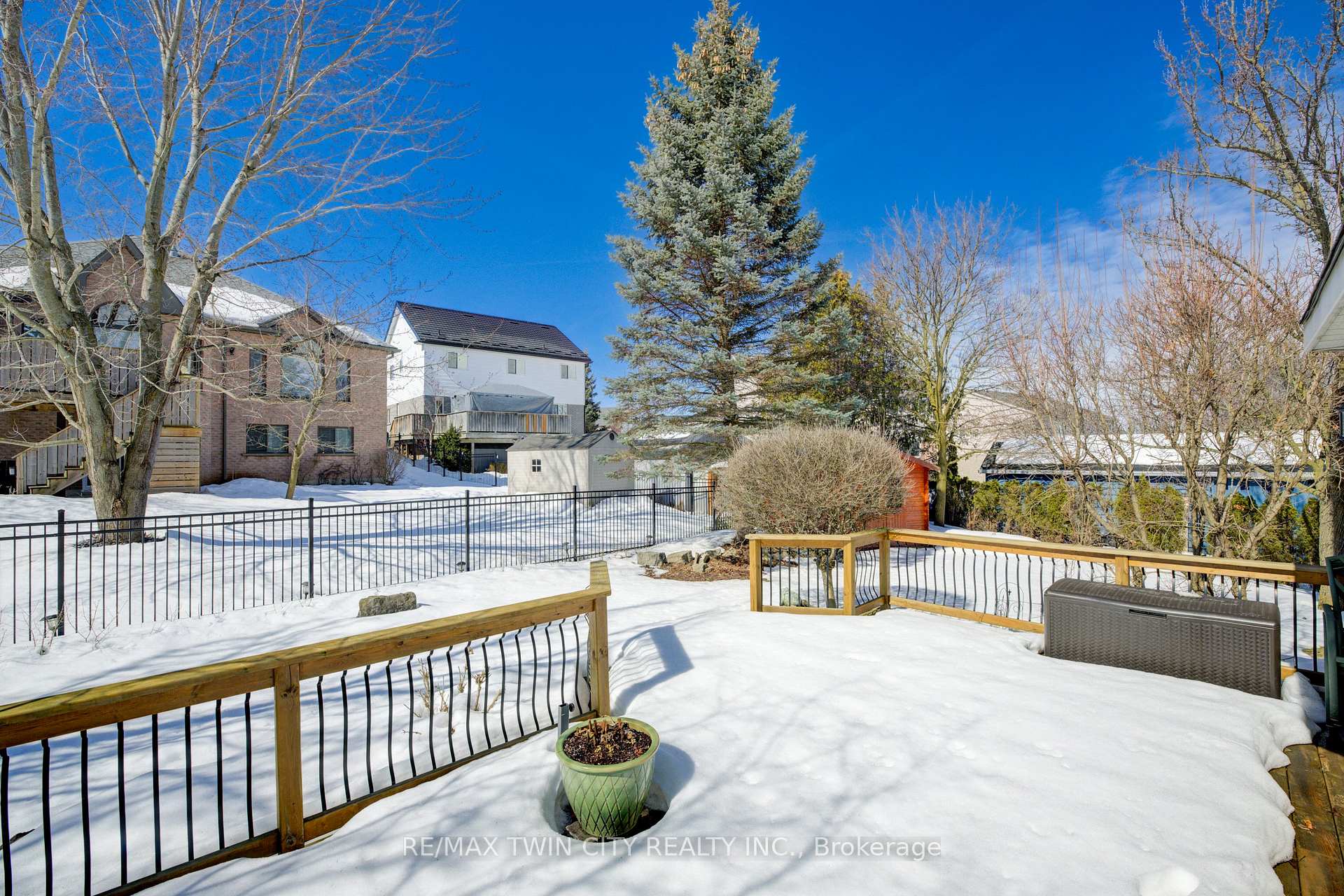 Photo 30 of 210 Greengable Court, Kitchener — HOMEH
