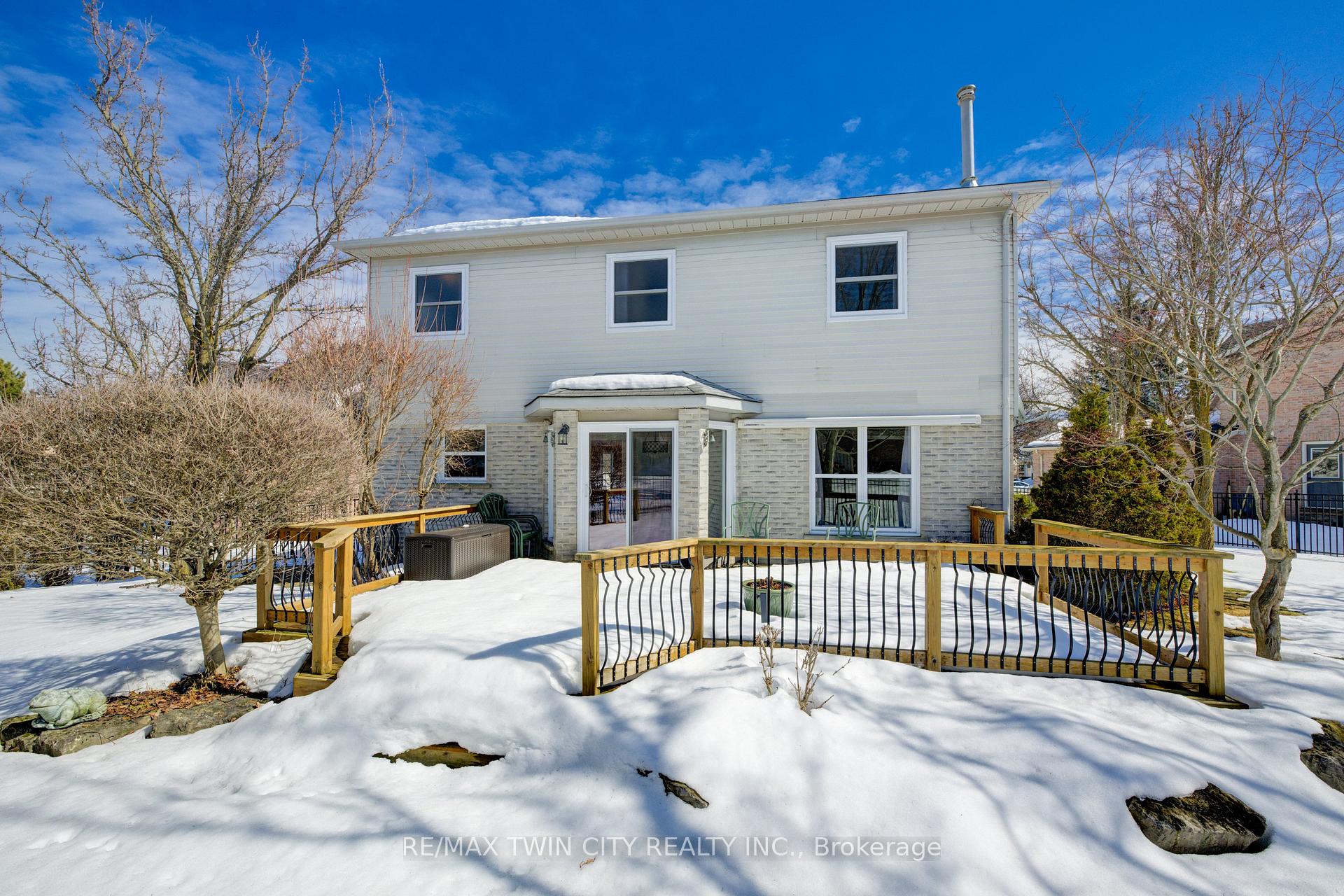 Photo 31 of 210 Greengable Court, Kitchener — HOMEH