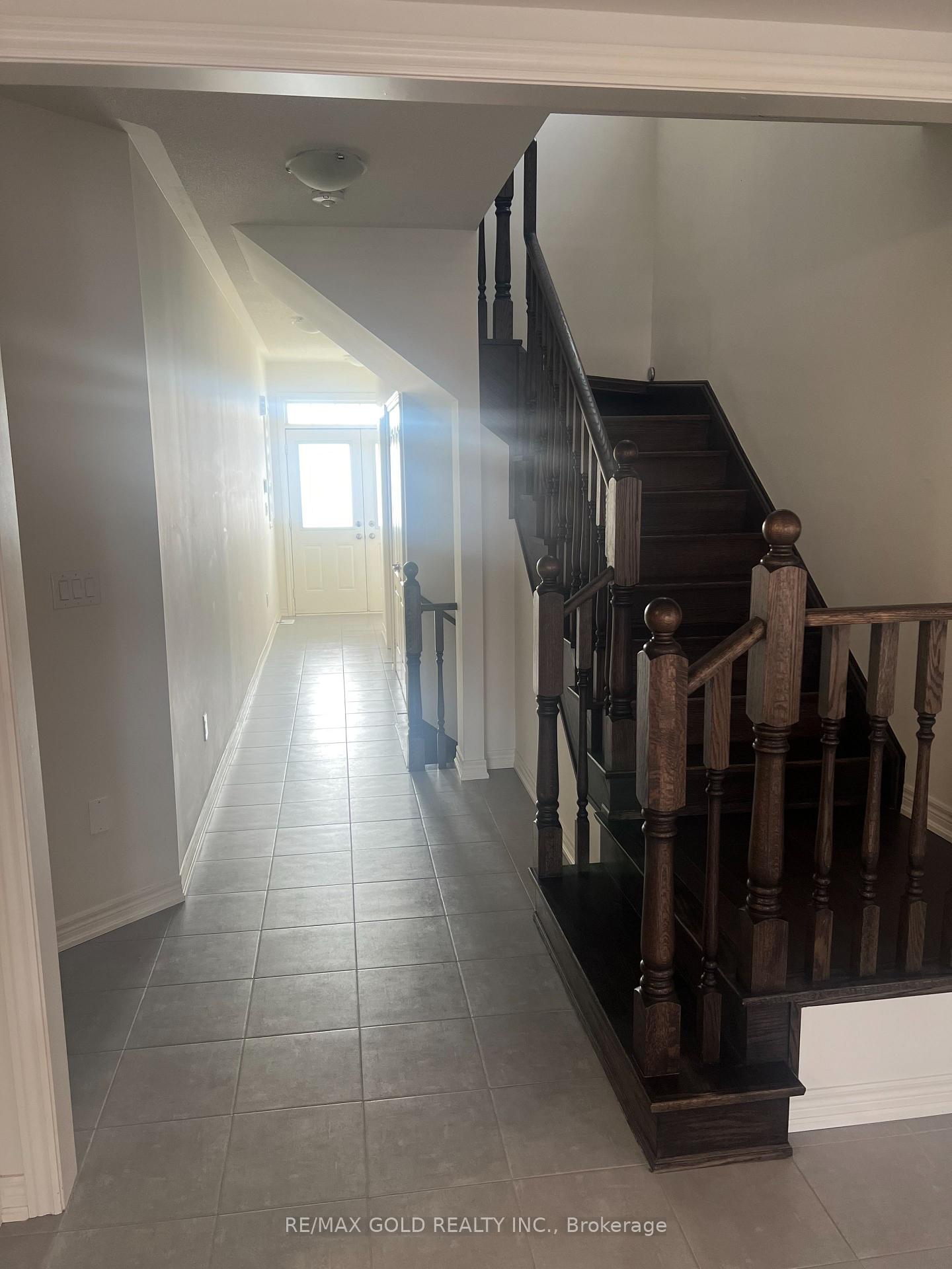 Photo 2 of 359 Skinner Road, Hamilton, Waterdown — HOMEH