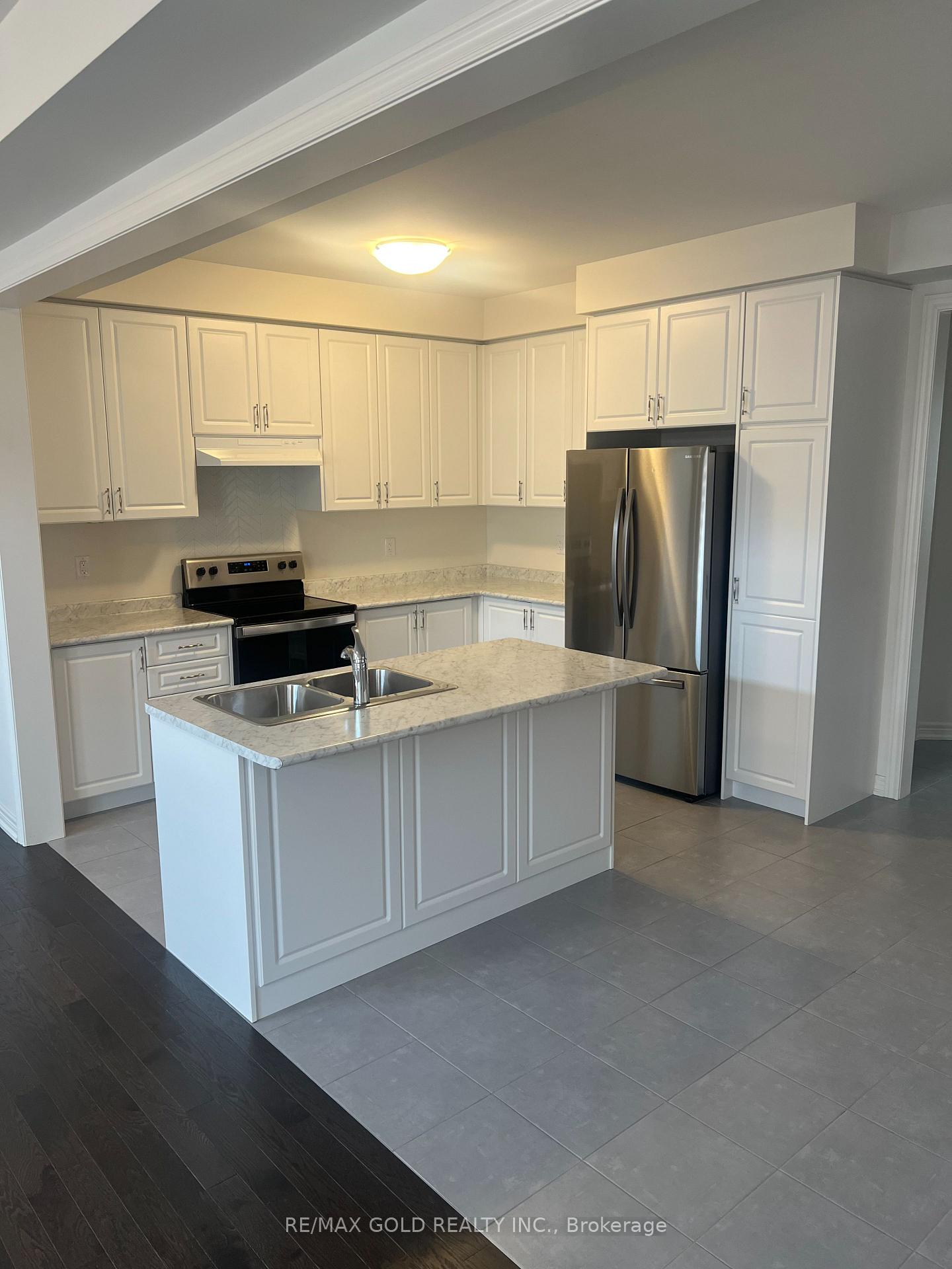 Photo 3 of 359 Skinner Road, Hamilton, Waterdown — HOMEH