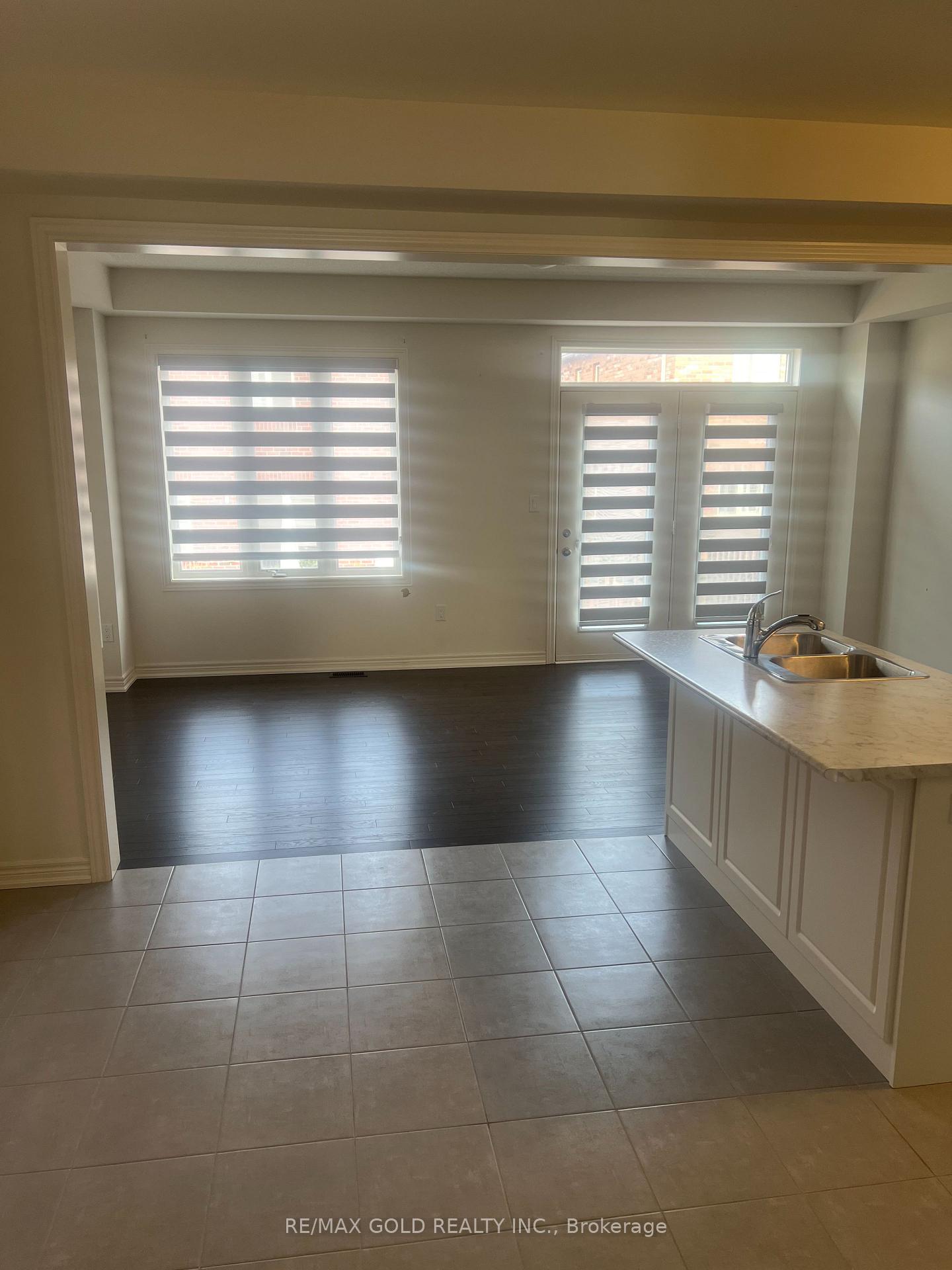 Photo 4 of 359 Skinner Road, Hamilton, Waterdown — HOMEH