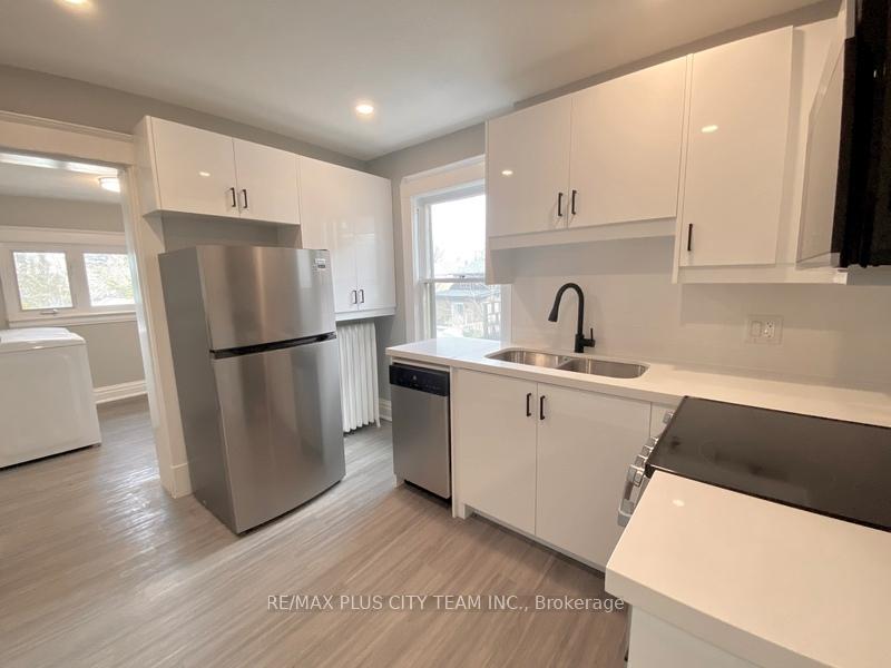 Photo 2 of Unit 2, 953 Montclair Avenue, Hamilton, Delta — HOMEH