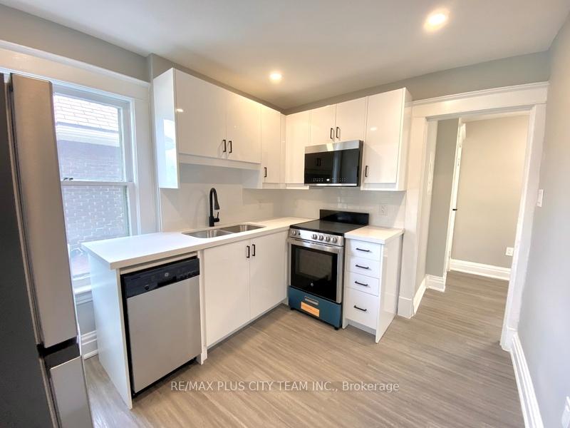 Photo 3 of Unit 2, 953 Montclair Avenue, Hamilton, Delta — HOMEH