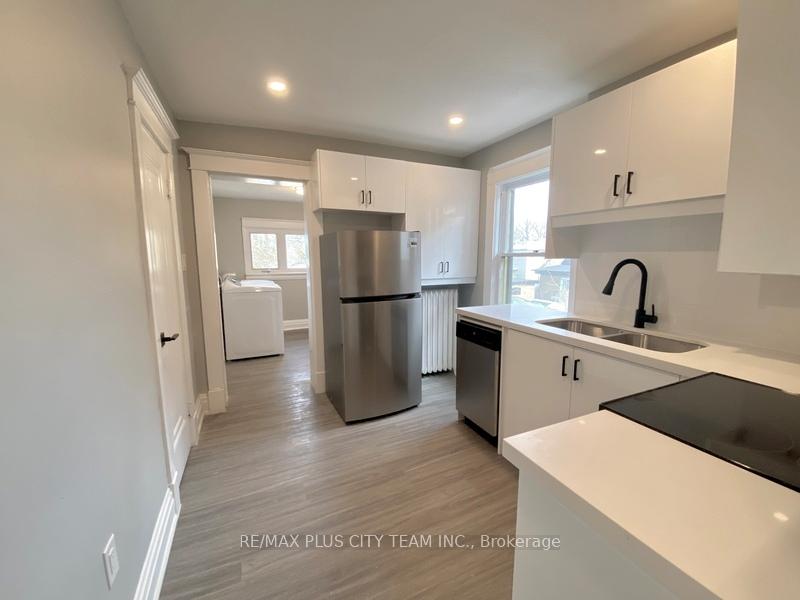 Photo 4 of Unit 2, 953 Montclair Avenue, Hamilton, Delta — HOMEH