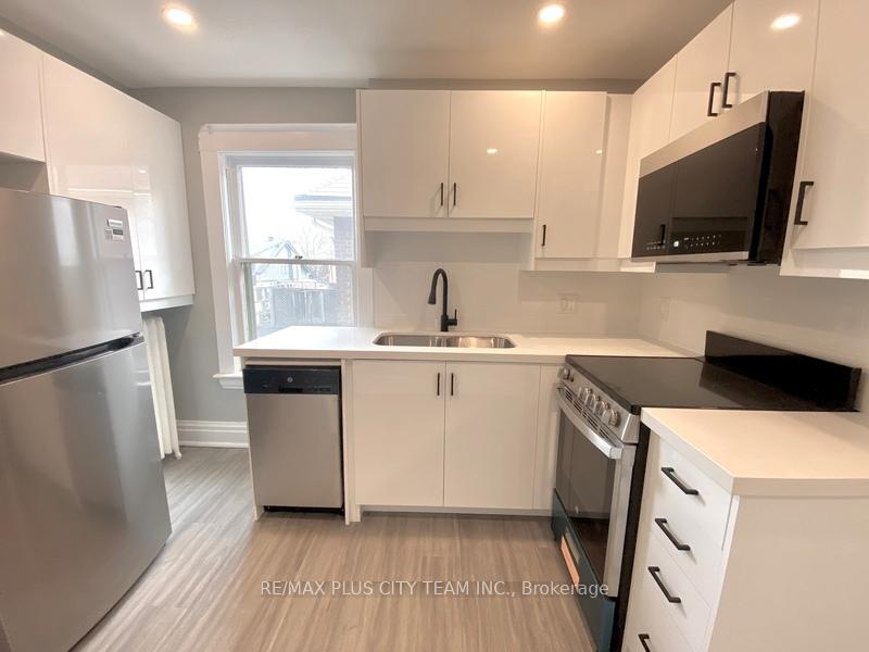 Photo 5 of Unit 2, 953 Montclair Avenue, Hamilton, Delta — HOMEH
