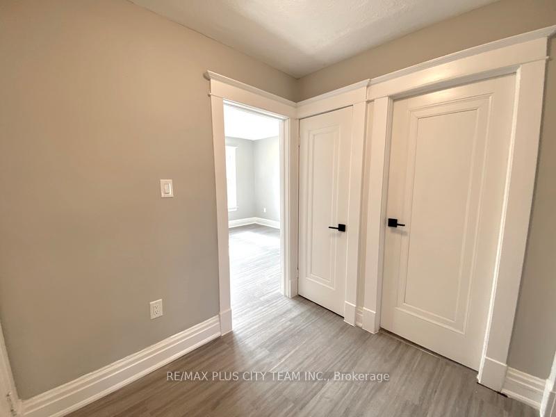 Photo 9 of Unit 2, 953 Montclair Avenue, Hamilton, Delta — HOMEH