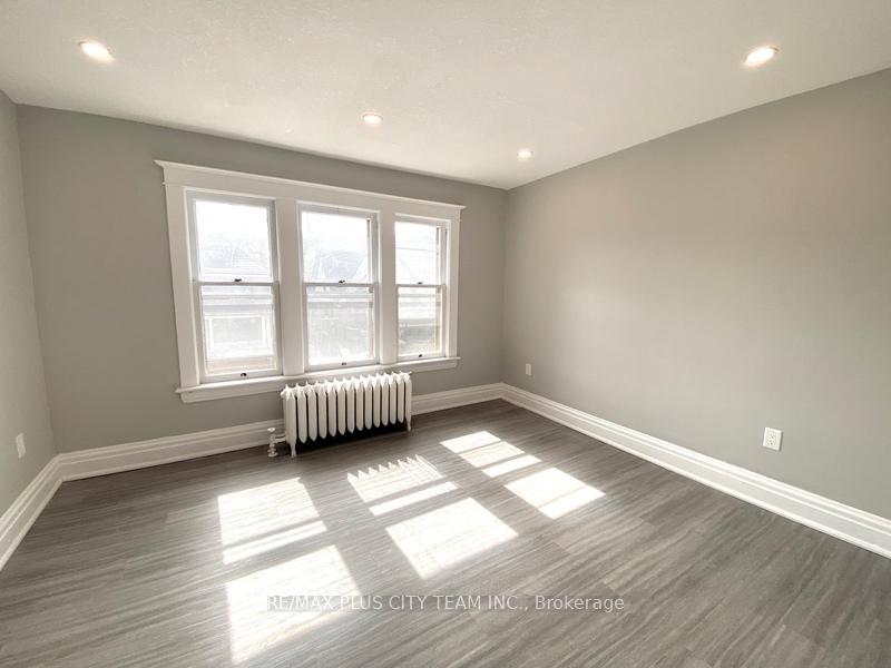 Photo 10 of Unit 2, 953 Montclair Avenue, Hamilton, Delta — HOMEH