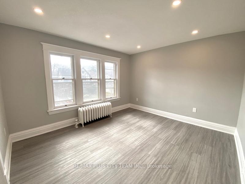 Photo 11 of Unit 2, 953 Montclair Avenue, Hamilton, Delta — HOMEH