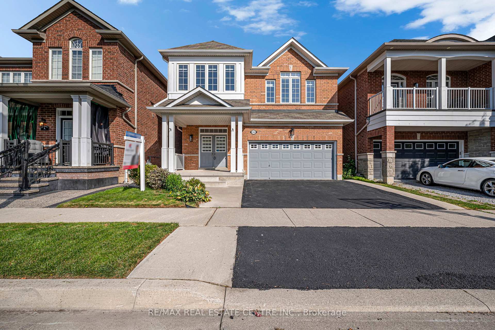 Photo 1 of 425 Bussel Crescent, Milton, Clarke — HOMEH