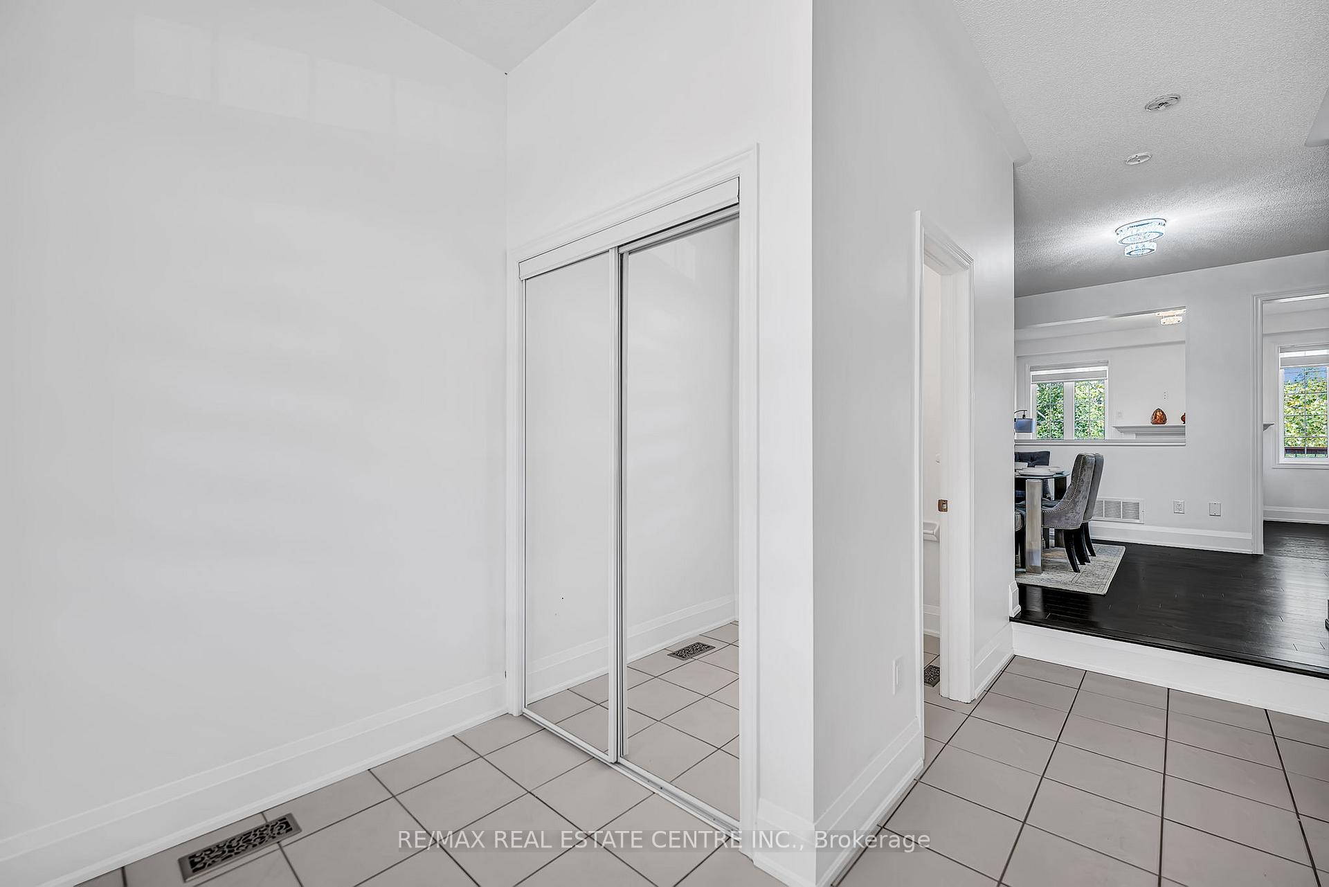 Photo 3 of 425 Bussel Crescent, Milton, Clarke — HOMEH