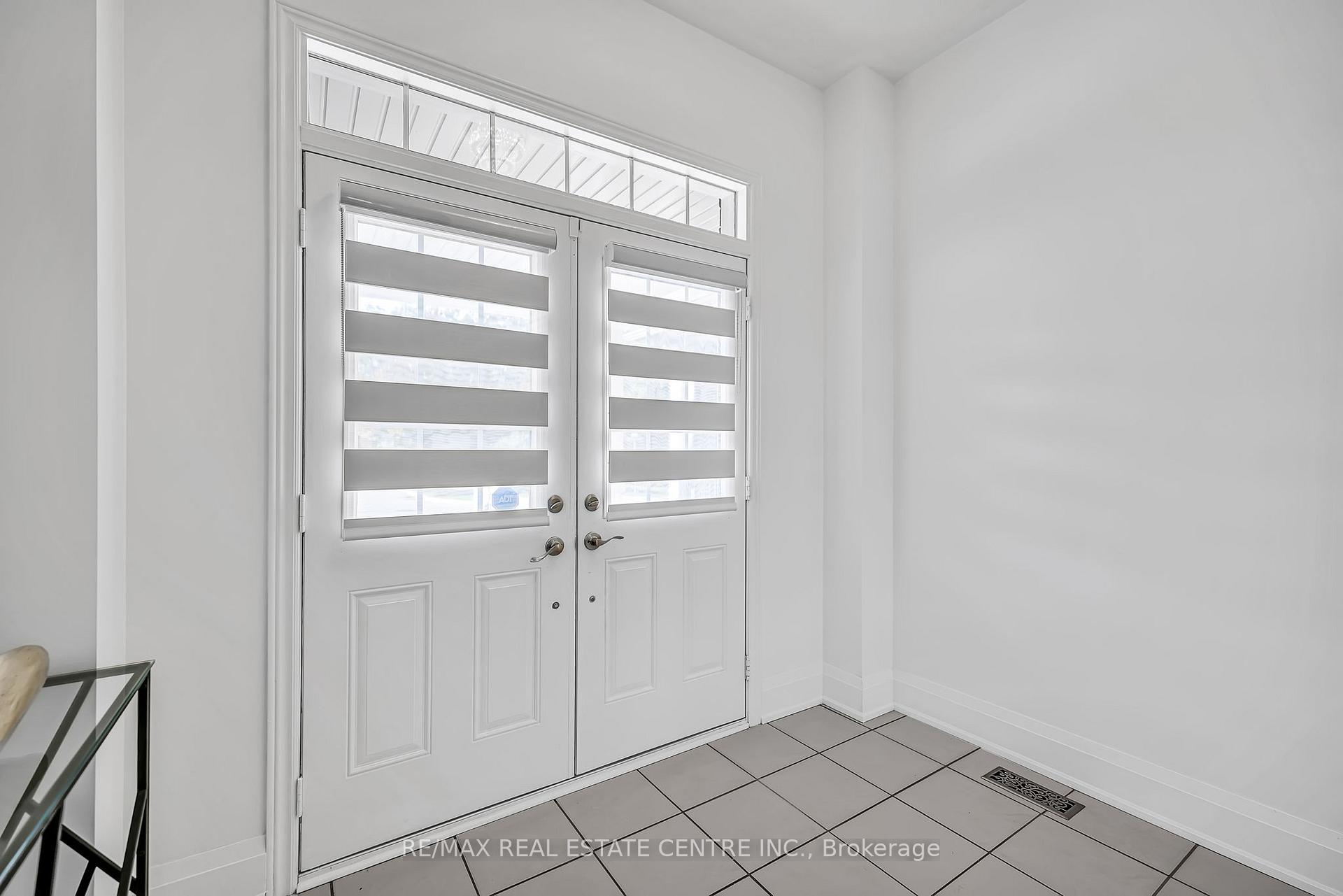 Photo 4 of 425 Bussel Crescent, Milton, Clarke — HOMEH
