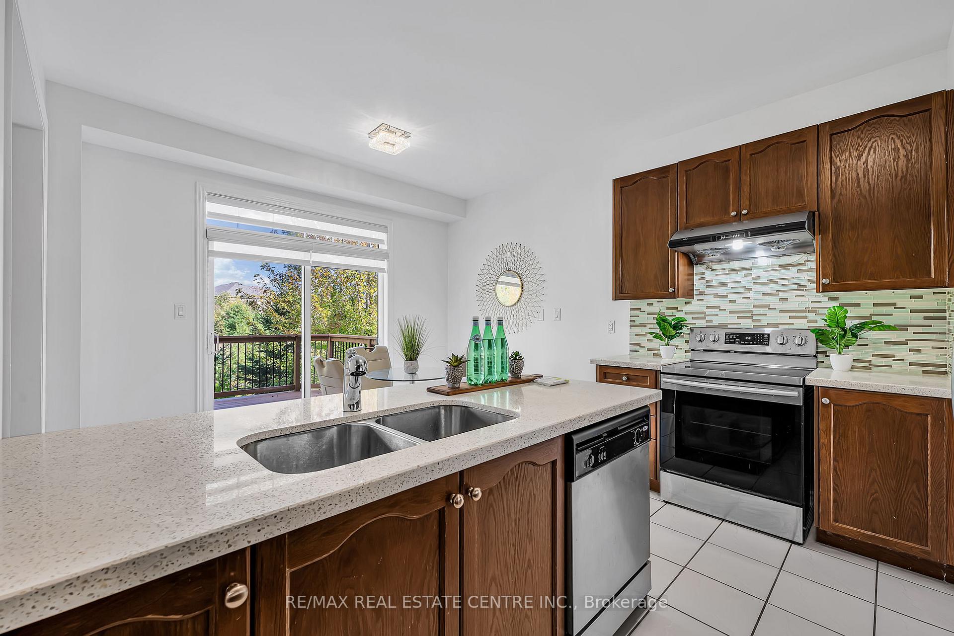Photo 12 of 425 Bussel Crescent, Milton, Clarke — HOMEH