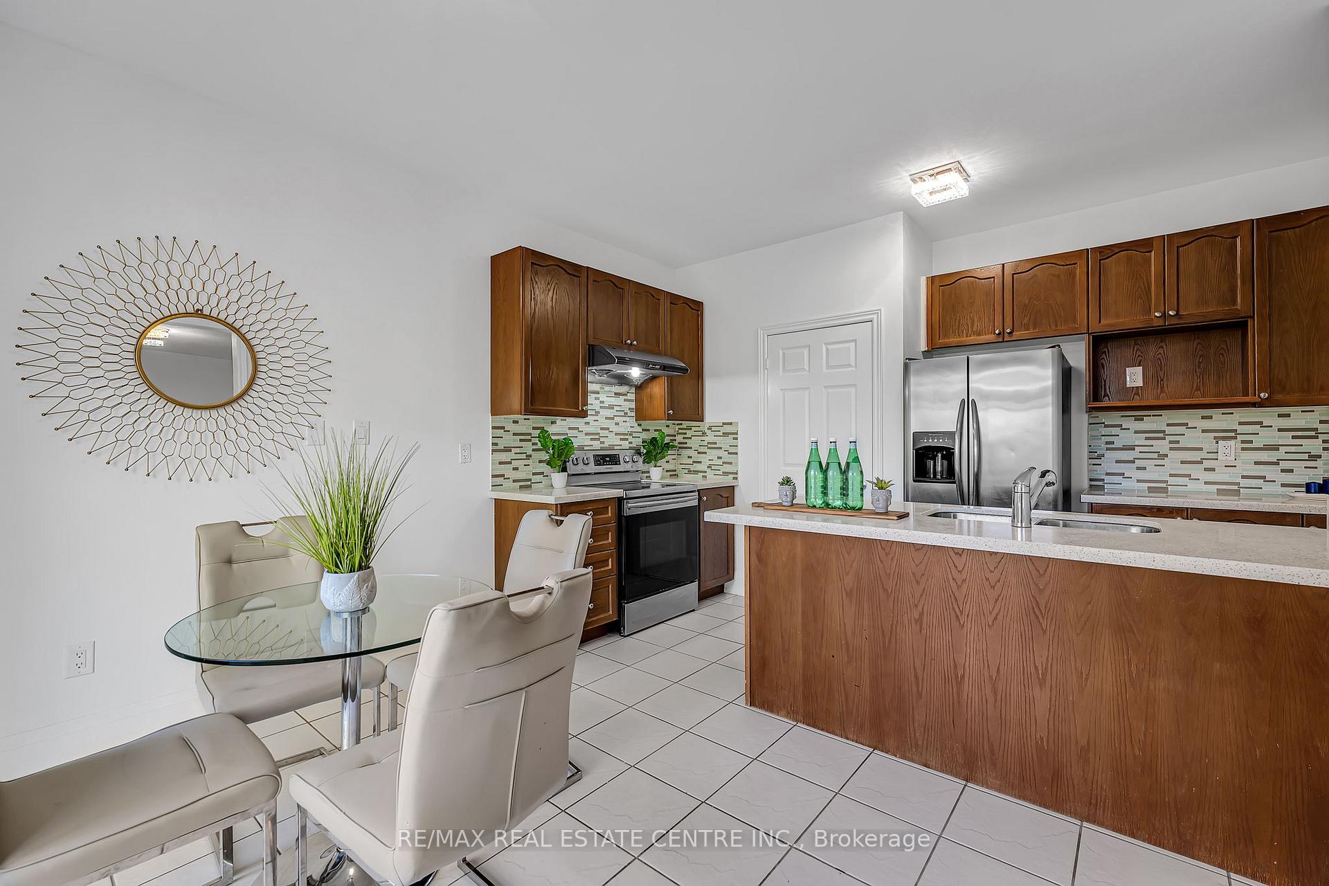 Photo 17 of 425 Bussel Crescent, Milton, Clarke — HOMEH