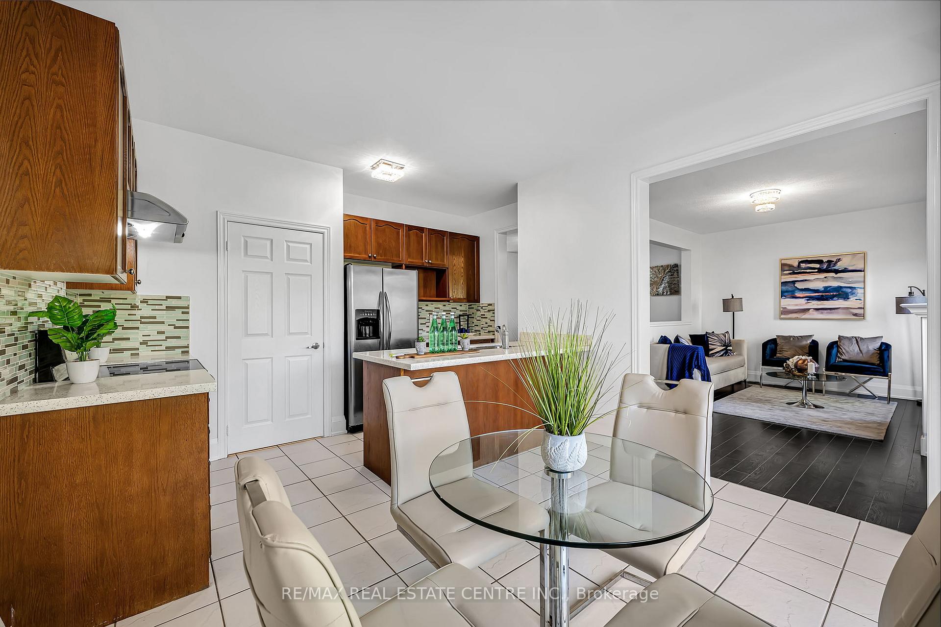 Photo 18 of 425 Bussel Crescent, Milton, Clarke — HOMEH