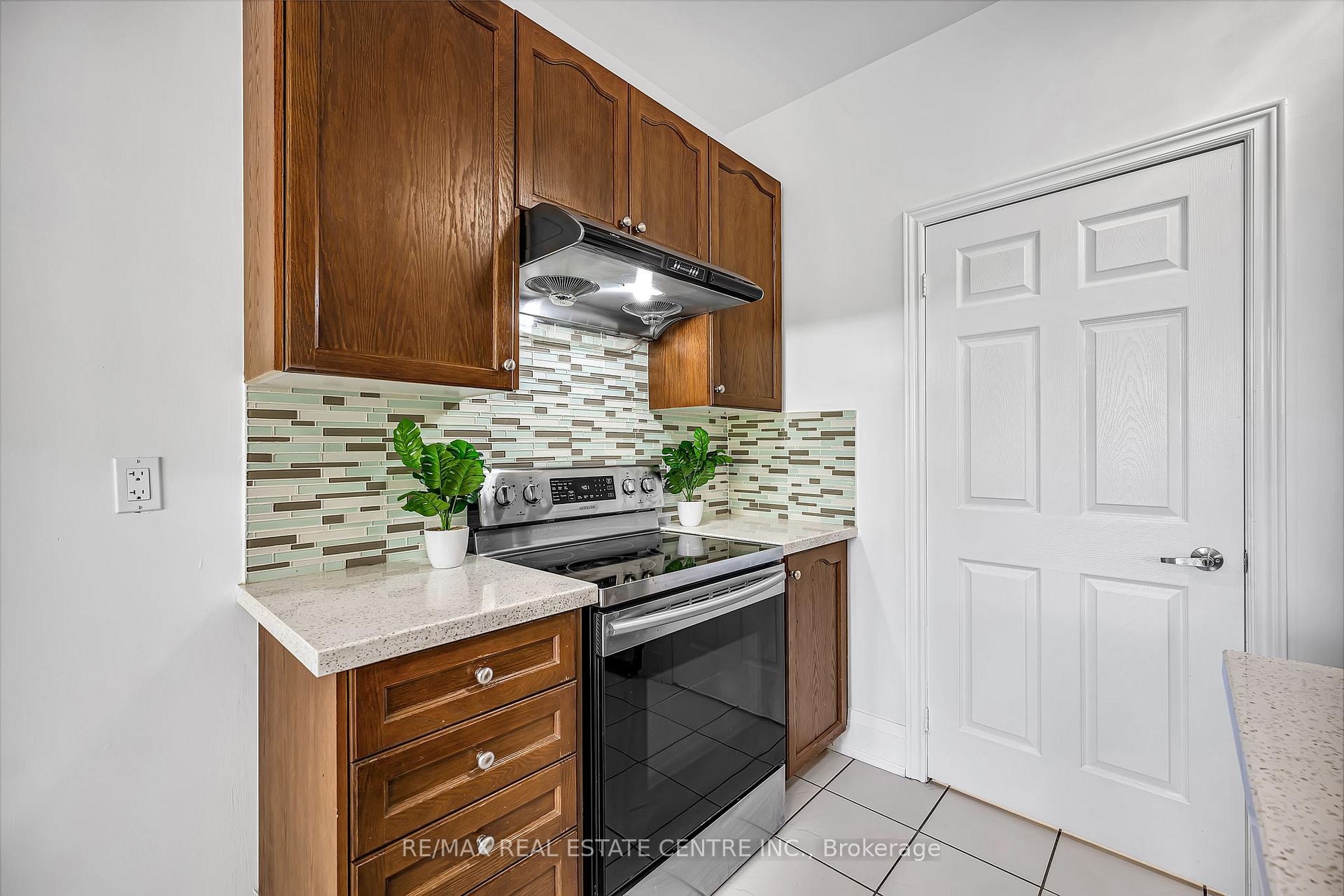 Photo 20 of 425 Bussel Crescent, Milton, Clarke — HOMEH