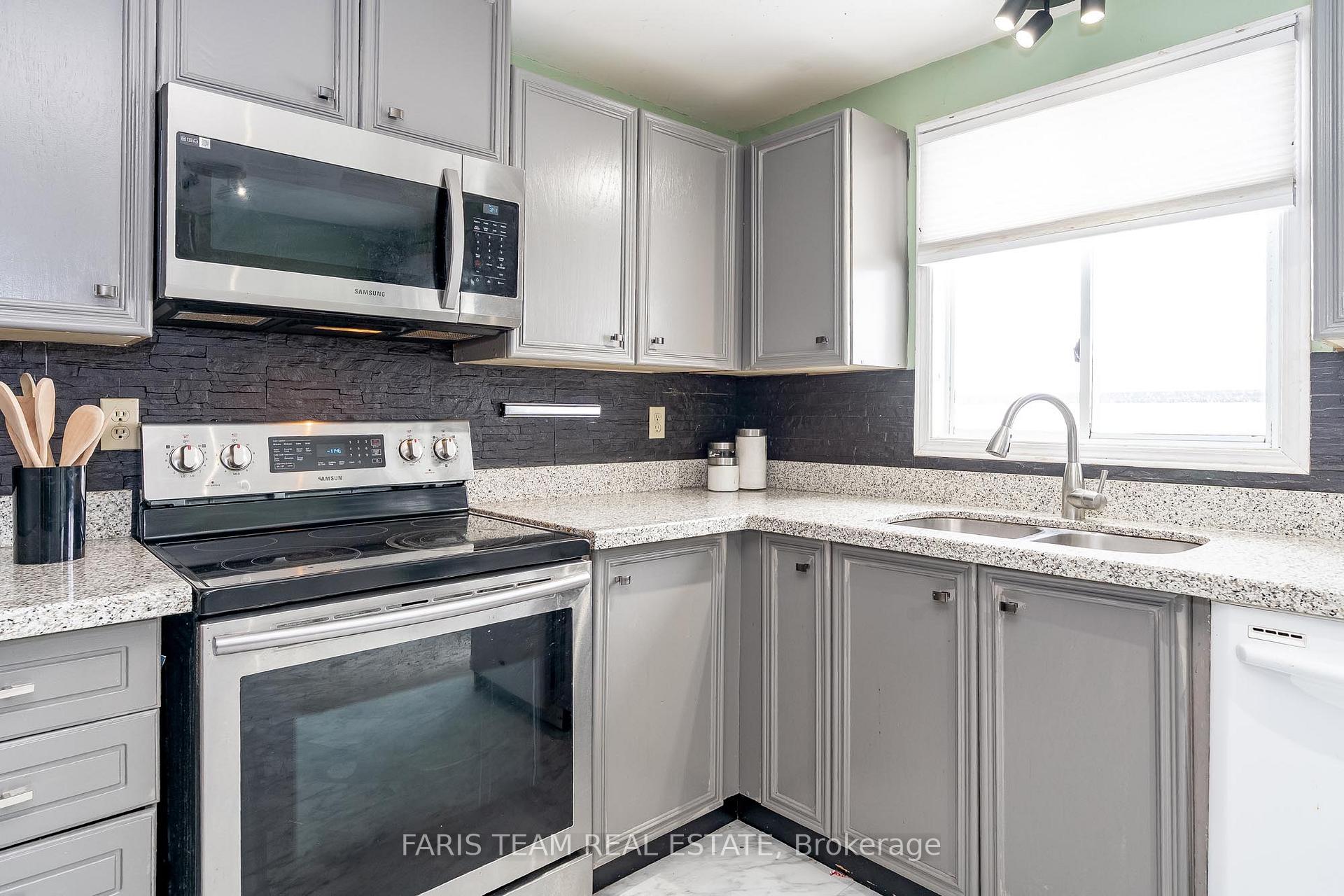 Photo 3 of 307 Christine Drive, Midland — HOMEH