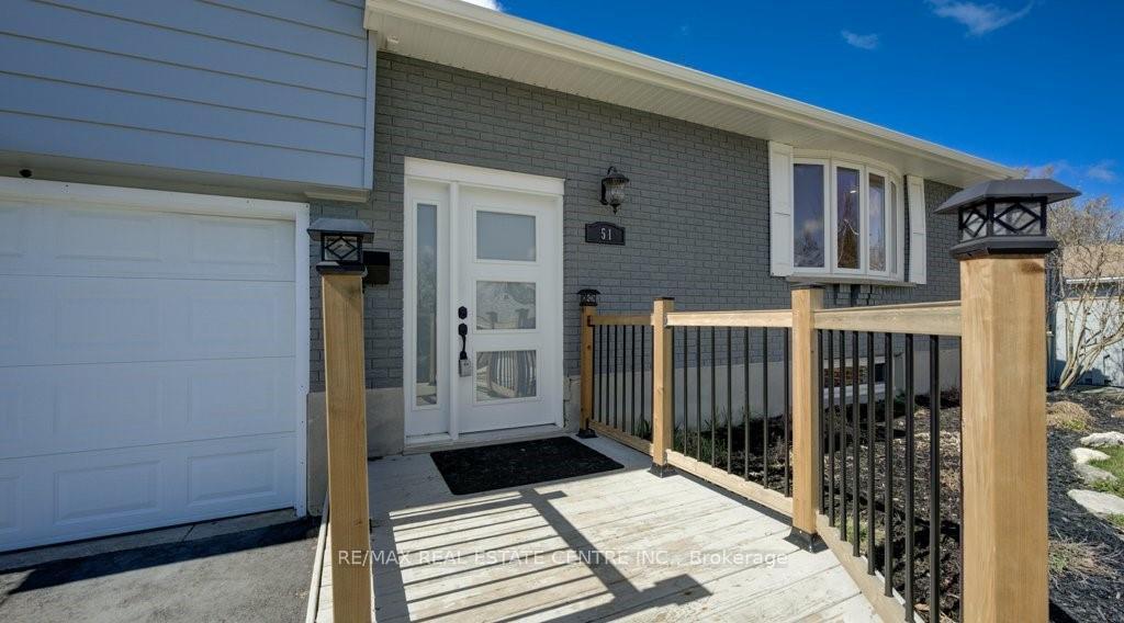 Photo 3 of 51 Rossford Crescent, Kitchener — HOMEH