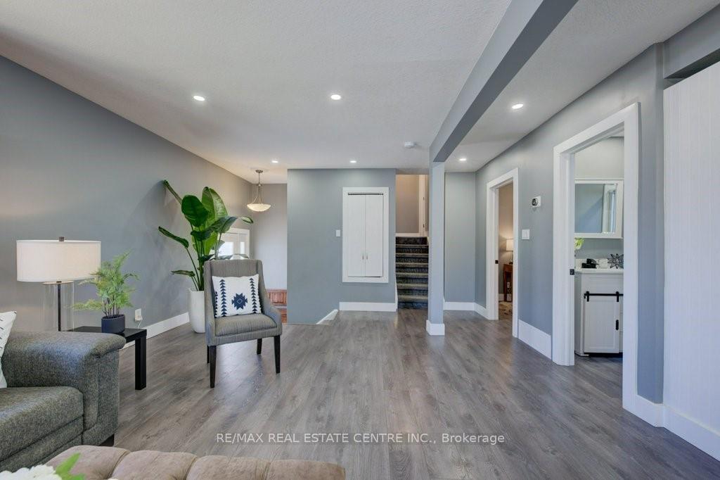 Photo 4 of 51 Rossford Crescent, Kitchener — HOMEH