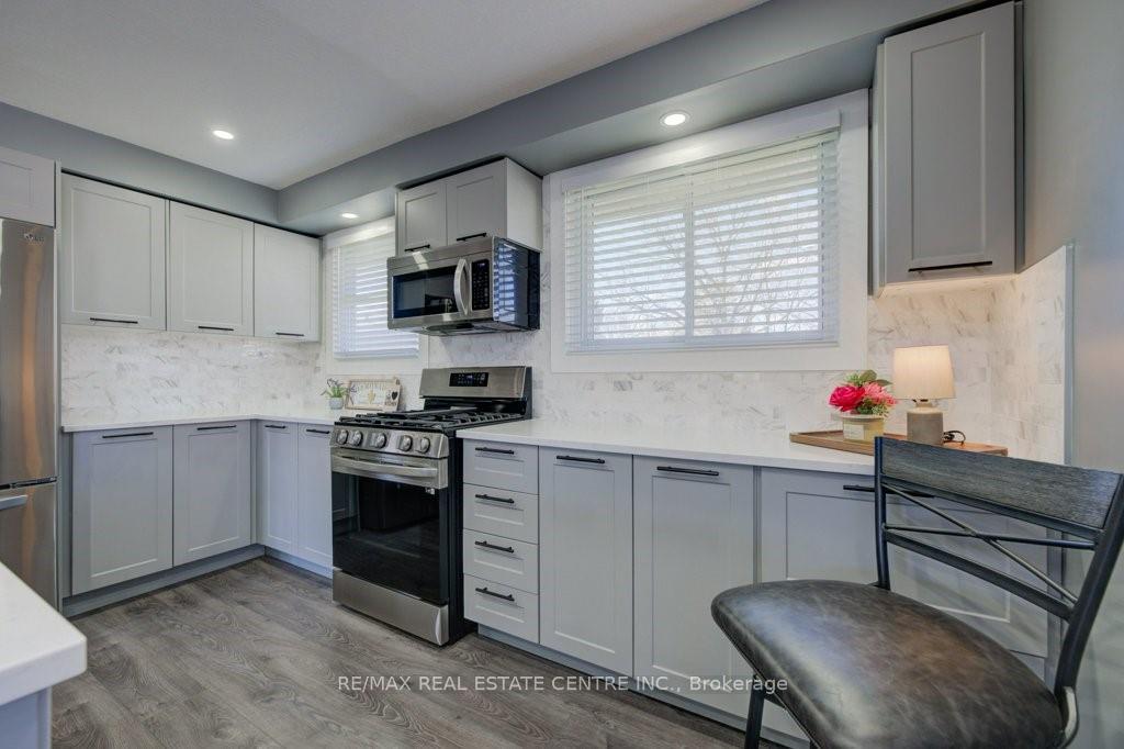 Photo 7 of 51 Rossford Crescent, Kitchener — HOMEH