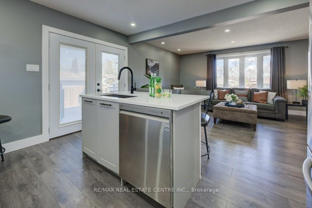 Photo 8 of 51 Rossford Crescent, Kitchener — HOMEH