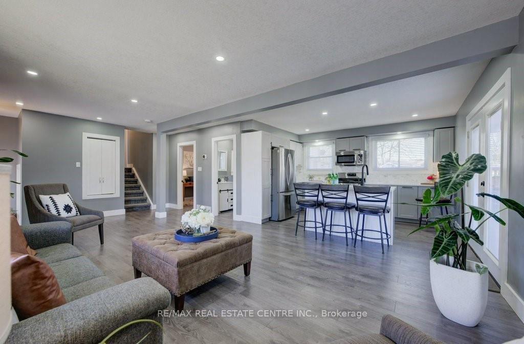 Photo 9 of 51 Rossford Crescent, Kitchener — HOMEH
